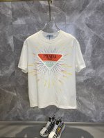 P210 Prada普拉达 2025Ss春夏高品质情侣短袖T恤，高克重260G纯棉T恤，工艺品级别，重工工艺，工艺精湛，车线做工符合精品要求，超级好搭配，品质及