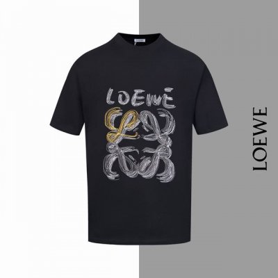 款号#Z40 罗意威大标线条刺绣圆领短袖 Loewe 官网一致款式 面料：32支双纱280克纯棉面料 同缸同色织染螺纹 颜色一致 工艺：进口机器饱满万针字母刺绣