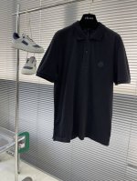 Mon 25早春夏新款polo短袖，这款polo衫采用高端棉质珠地面料制成，是适合各种季节的隽永设计单品。经典款式，胸前饰有经典硅胶标识，贝店纽扣刻有蒙家英文字