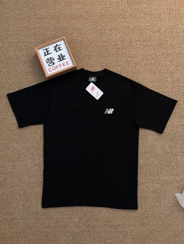 顶端刺绣品质新百伦New Balance黑色基础款短袖宽松男女同款情侣款 采用抗菌260克新疆长绒棉重磅面料 透气舒适 怎么洗都不起球透气轻柔的短袖，让您穿着舒
