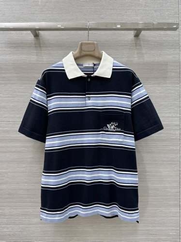 原单品质 独家首发 Miss D*25早春新品 男女同款 铃兰花刺绣休闲针织短袖上衣 加密纺棉质针织加Logo字母图案时髦帅气 男女同款宽松版型超百搭 立体剪裁