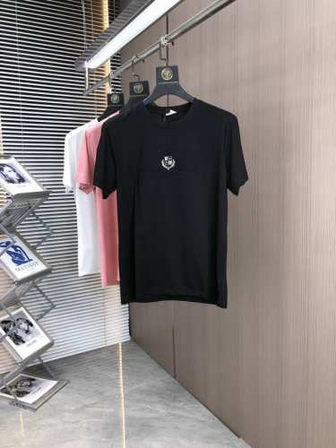 lp。2025春夏新品时尚圆领短袖高级定制百搭款式！更有实用感 任何人都可以轻松驾驭 采用双丝光面料制作，奢华经典品牌Logo设计，G非常显档次懂货的必须入！版