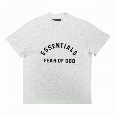 浅灰色 顶级版本Fear Of God Fog Essentials复线23Ss最新款硅胶植绒字母印花短袖 猫眼反光硅胶印花，给人眼前一亮！光夜如新！ 全新的一