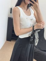 M家 早春新款 圆领贴钻花花针织背心 颜色：白色 黑色 尺码：36.38.40