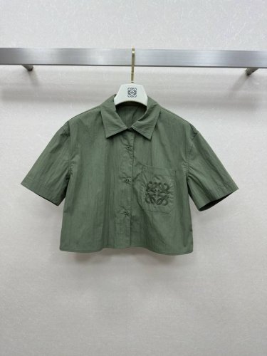 loew* 25Ss 新款 翻领短袖短款上衣 休闲运动风 面料轻薄亲肤透气 胸前醒目口袋精致Logo H版型百搭 Sml.