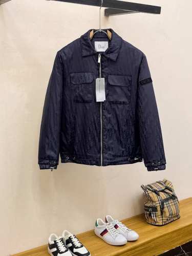 P430 迪奥 三标齐全 Ss冬季新款羽绒夹棉棉服外套，秀场新品品相非常完美，舒适保暖，色泽饱满诱人，非常出彩的设计，轻松将时髦感进阶，做工极为考究严谨，走线工