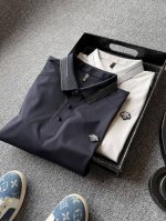 专柜顶奢polo衫！ 人气爆款！Descente 迪桑特专柜新品高奢无缝短袖polo衫！恒隆在售万元级，款号：2571 迪桑特家今年高端定制液氨锦棉面料！拿到手