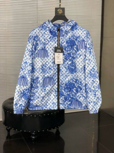 lv 超值超爆2025最新款夹克 外套代购级专柜原单简约时尚从容百搭大气优雅高科技记忆聚酯面料不易起皱快速复原奢华如新防风防水速干五金洗水唛显眼的品牌标志做工细