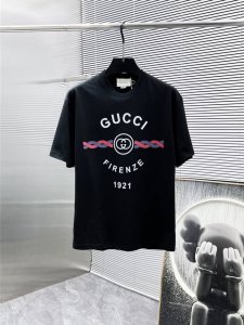 古奇 Gucci 2025新款 圆领 短袖 T恤 体恤 半袖 ，高端版本！专柜定制面料 透气舒适度高，细节无可挑剔，品牌元素设计理念，体现高品质。手感细腻柔软！