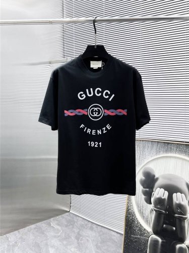 古奇 Gucci 2025新款 圆领 短袖 T恤 体恤 半袖 ，高端版本！专柜定制面料 透气舒适度高，细节无可挑剔，品牌元素设计理念，体现高品质。手感细腻柔软！
