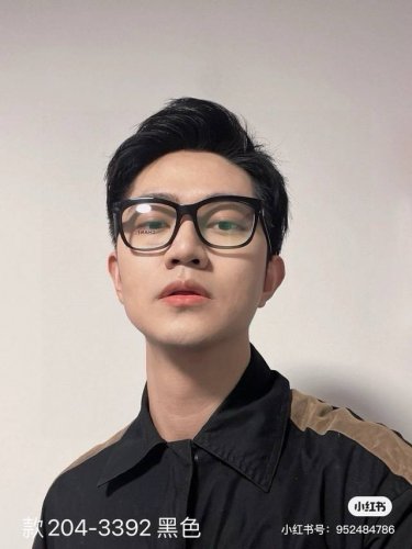 chanel 香奈儿眼镜框素颜框 配全套包装 货号：款204-3392 被权志龙带火的素颜黑框Ch3392太适合素颜啦，实至名归断货王！今年这么流行必须安排上呀