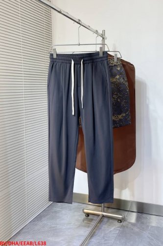 L638 B V 蓝灰色抽绳松紧腰直筒休闲裤 品味之选，尽显格调 Bott** 蓝灰色休闲裤，以简约设计勾勒时尚轮廓。经典蓝灰色调，百搭而不失深邃质感，轻松适配