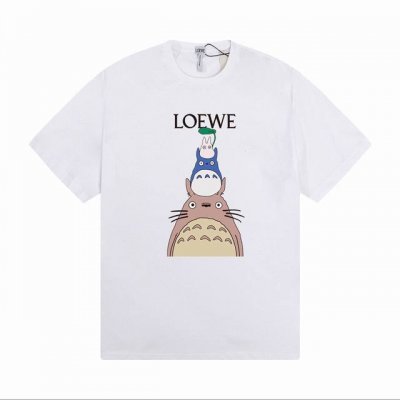Loewe 罗意威新款千与千寻龙猫短袖 卡通印花轻松夺目 上身超有质感不挑人 重磅棉质轻柔 软弹 透气的客供定制面料 手感细腻软顺厚实 耐洗不变形 耐磨不起球