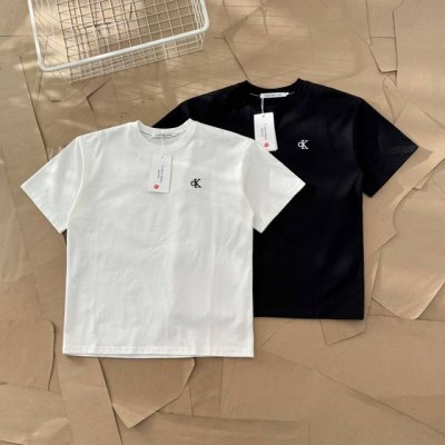 calvin Klein Ck夏季胸口刺绣小标短袖T恤 511 -面料采用280G双纱爽滑棉，双纱的质感加上爽滑手感，面料整体重磅舒适，细节还原原版一比一，亲测