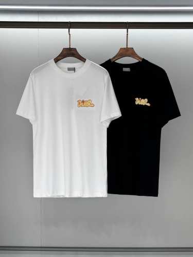 合照细节 Dior 迪奥 25Ss夏季新款圆领短袖T恤！280克重磅高端纯棉面料，手感质感都极完美！修身裁剪设计干净利落！时尚又好看！走线做工非常精致！版型效果