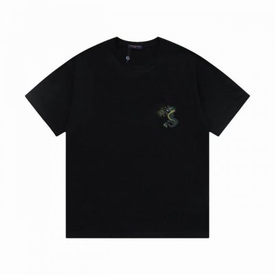 Lv 上新 驴家新款T上货 Lv标志印花图案 后幅反标设计 1:1高品质 百分百纯棉洗水处理 布料精梳紧密赛络纺 不缩水不变形 更舒适柔软 高克重手感更好 三标