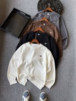 专柜顶级空气棉！ 人气爆款！Prada 普拉达小仆人公文包系列专柜新品高奢空气棉圆领卫衣！恒隆在售万元级，款号：9985 普拉达家今年最新研发60支340G空气