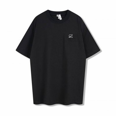 上新L0Ew Anagram拼色刺绣短袖Tee 定制鎏光碳素棉 细腻柔软 舒适贴肤 胸前饰有双色黄蓝交织Anagram 刺绣 绘就一幅流动的艺术篇章 以勃艮第红