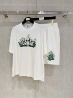 25Ss Burberry 巴宝莉 重磅圆领短袖T恤短裤套装 选用 克双纱平织棉面料打造 立体印花工艺 男女同款 码数 S-Xl 颜色 黑色 白色 花灰色 尺码