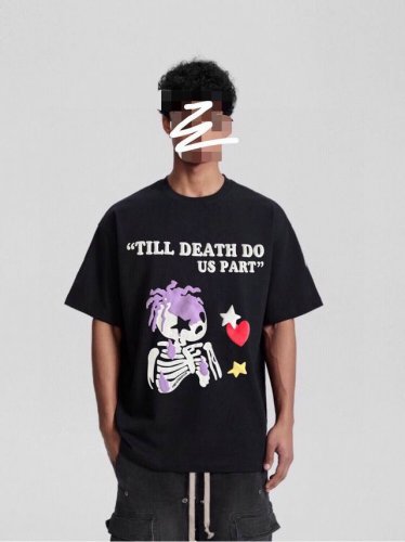 款号T 颜色：黑 灰 卡其 尺码：S M L Xl 追求品质绝对保证质量！面料使用230G克双纱全棉毛圈面料，纹路清晰可见，质感柔软细腻光滑，垂感十足！绝不退色