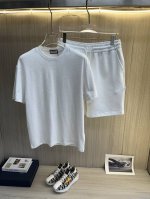 gucci古奇 2025新款套装采用客供独家进口定制面料，面料表面非常有质感显而易见，上身透气轻薄十分舒适，细节处彰显设计特色与精湛工艺，整体细节美妙绝伦！整体