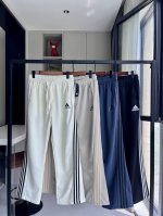 阿迪四色三杠神裤 Adidas阿迪达斯新款四色三杠运动裤休闲裤宽松长裤卫裤直筒裤，经典款随意搭配，版型超正的运动神裤，上身巨好看，搭配经典Logo印花设计，经典