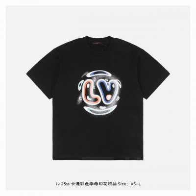 lv 25Ss 卡通彩色字母印花短袖 面料采用230克重精梳棉，定制32支1*1螺纹，成衣两遍水洗处理，面料舒适亲肤无异感，定制定染面料，纺织密度高，垂感佳，不