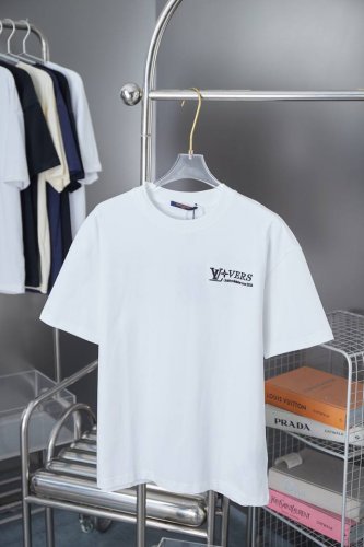 路易 Lv 25Ss早春新款短袖 牙刷绣Lv字母短袖 轻奢主义 男女日常通勤穿搭必备单品 正确版本 欢迎对比 详细特征 320克 %纯棉双纱汗布面料 经典牙刷绣