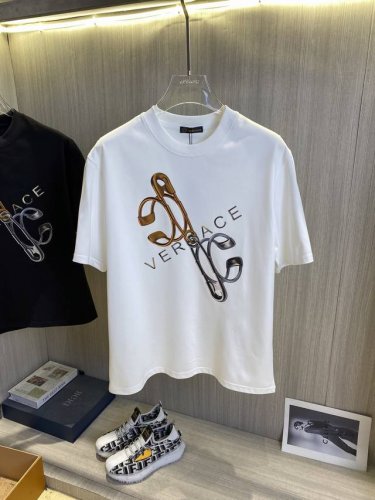 Versace范思哲 2025Ss春夏最新款短袖T恤出货啦！！ 2025新款T恤 高版本专用面料 高克重 260G 纯棉面料 上身舒适不失挺阔 针脚刺绣工艺、数