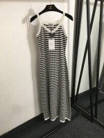 款号20253020 Celin*新款 Logo刺绣包臀收腰条纹针织吊带连衣裙 白色 均码 胸围72 长120 .