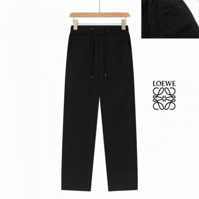 Loewe 罗意威 25春季新款裤子 欧洲贸易渠道，意大利海外仓直发，海外精品限定销售。 25Ss春季新款休闲时尚卫裤，这款卫裤采用大牌的设计打造时尚潮流感，细