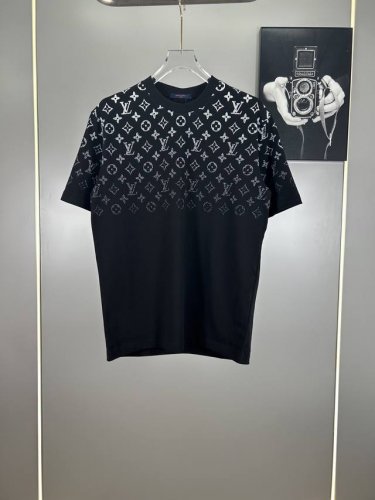 高端原版规格版本 路易威登 Lv 印花拼接小Logo字母短袖T恤 新款短袖 采用磨破水洗工艺 细节无法挑剔，极具档次感与奢华辨识度！三标齐全 版型属于休闲宽松小
