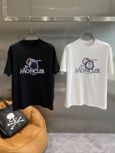 蒙家 蒙口短袖 简约大气，胸前多彩的品牌标志和“Moncler”字样，设计感满满，潮流又吸睛 面料亲肤舒适，M-3Xl 隔天