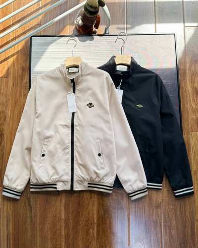 240 Gucci 古驰小蜜蜂男女休闲立领夹克外套 这是一款经典汤米时尚休闲外套 走着简约大气时尚风格， 适合所有年龄段，上身有型显瘦， 面料品质也是超级的好