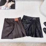 杨幂同款 Loe 25Ss 春夏最新款Lw复古摩登时髦垂褶皮牌半裙百分百小羊皮面料 侧边手工聚拢垂褶 立体剪裁看似简单版型超重工 可甜可盐气质单品减龄时髦又帅气
