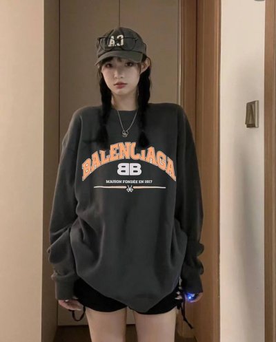 Balenciaga巴黎世家Bb1917做旧春季圆领卫衣 原版面料高版本高品质 网红明星同款 优选新疆华棉面料 pu直喷印花Logo工艺 定制定染 手感非常舒服