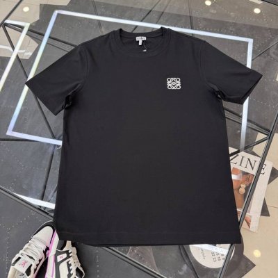 罗意威春夏新款首发专柜最新款短袖圆领T恤 高端订制 设计前卫时尚 品牌Logo重工艺设计 高端定制进L口液氨匹马棉面料.手感柔软.穿着舒适.专柜级别精致车线.做
