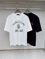 普拉达 2025Ss春夏最新款短袖T恤，手感柔软，穿着舒适，做工精细.上身效果无敌帅气，码数 48-54