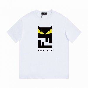 Fendi 芬迪小怪兽短袖T恤,优雅的设计看起来气质满满！版型剪裁特别有讲究！上身很洋气显瘦内搭外穿都看高密针织圆领设计，平整简约！亲肤透爽！T恤面料的柔软性舒