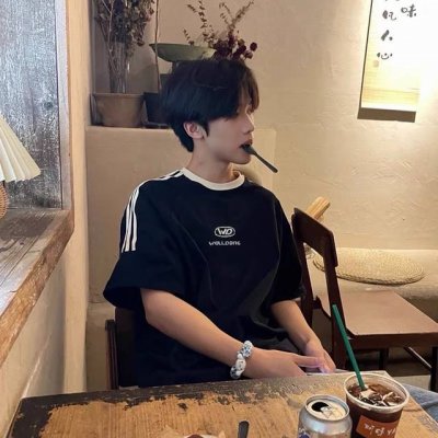 w108# we11Done线上数据款Ins风三条杠刺绣圆领男女同款短袖T恤 重磅26支320克双纱精梳棉面料 logo采用刺绣工艺 细节感拉满 颜色 黑色 码