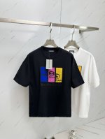 Bal 2025 圆领短袖T恤打底衫 元素性的Logo徽章凸显休闲时尚魅力,依然独领时尚风骚.内搭好伴侣 客供高支弹力针织100%液氨空气层面料,平整匀称的针织