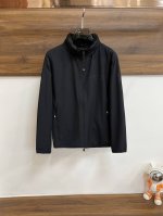 主推 Moncler 2025Ss早春新款发布蒙口立领夹克外套，隐藏帽款春款外套！穿上就是舒适自在又显瘦的存在，慵懒而随性，结合干净简单的色系就特别耐看，适合日