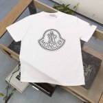 高版本 2025新款Moncler蒙口重影铃铛公鸡图案Logo印花休闲情侣宽松短袖T恤，独一无二的活性环保面料染色，32支双纱精梳纯棉爽滑手感，纯棉不起球不起毛