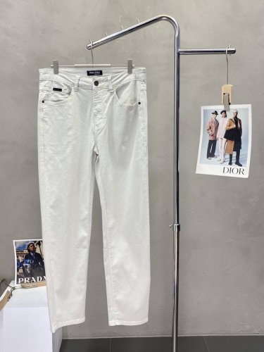 miumiu缪缪独家专供新款 休闲裤 高端版本！专柜定制面料 透气舒适度高，细节无可挑剔，品牌元素设计理念，体现高品质。手感细腻柔软！呈现休闲裁剪，上身版型超赞