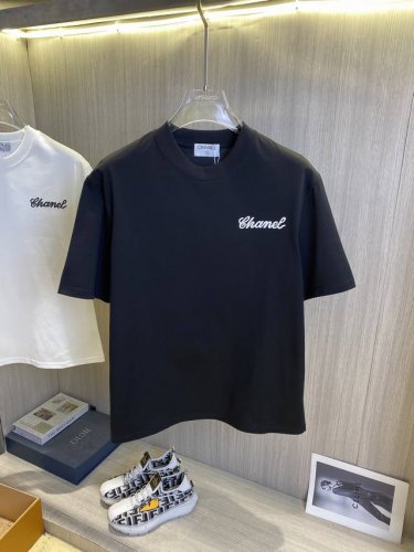 Chanel香奈儿 2025Ss春夏最新款短袖T恤出货啦！！ 2025新款T恤 高版本专用面料 高克重 260G 纯棉面料 上身舒适不失挺阔 针脚刺绣工艺、数字