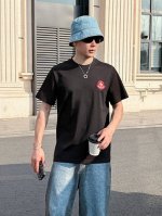 moncle *蒙家 2025春夏新款男女同情侣款休闲宽松棉质圆领短袖T恤衫！贸易公司渠道稀出，同步官网发售 ！ 2025春夏最新系列，经典时尚设计元素，为全新