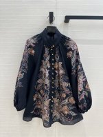 强烈推荐原单品质，Zi*M25春夏新品宫廷风印花苎麻天丝衬衫，贝壳花边小高领与灯笼袖设计，饰有别致的定位印花图案，前襟点缀纽袢细节，宽松飘逸版型彰显了清雅的灵动