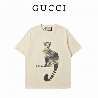 Gucci 古驰 虎斑小猫高克重印花短袖T恤 选用客供定制针织100%纯棉面打造,面料手感细腻，厚实有质感的纯棉布，高密度的机织工艺，如棉絮般柔紧致舒适，有挺括