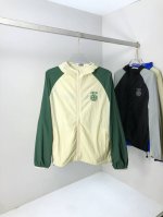 Dior。轻盈透气舒适！男女同款。特供进口面料连帽款皮肤衣防嗮紫外线衣系列轻薄外夏日救星！这件防晒衣我能焊在身上 夏天出门被太阳追着烤的痛，H谁懂啊！直到我遇到