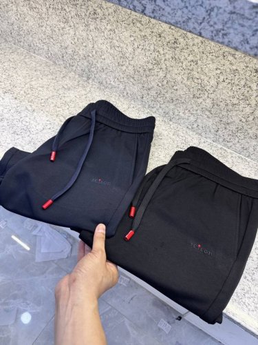 kiton 奇敦 S新品专柜款高级订制新品短裤 长绒莱卡棉 手感极强官网每季专柜必推产品 简约时尚 休闲走位 专柜走好设计 版型巨好 上身效果超好 专柜热卖尺码